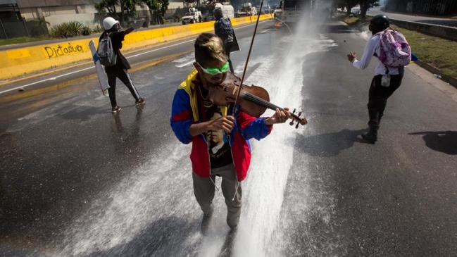 AI alertó de que gobierno venezolano llevó represión de la calle a las casas