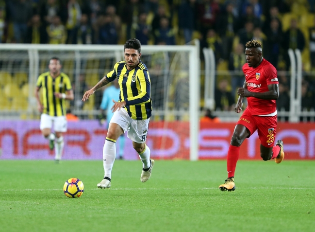 Mauricio Isla fue titular en pobre empate de Fenerbahce