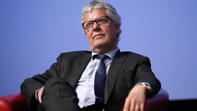 Ministro Eyzaguirre se suma a críticas por poca consistencia de propuestas de Piñera