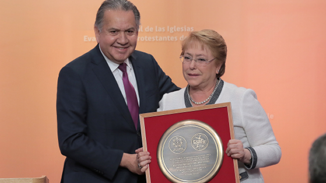 Pastor Emiliano Soto elogió a Bachelet, 