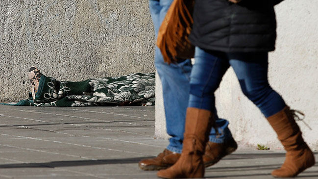 Alcaldesa de Antofagasta defendió multas a quienes duermen en la calle