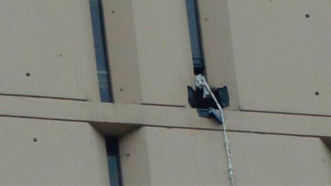 Como en la vieja escuela: Usando sábanas, presos huyeron de cárcel en Italia