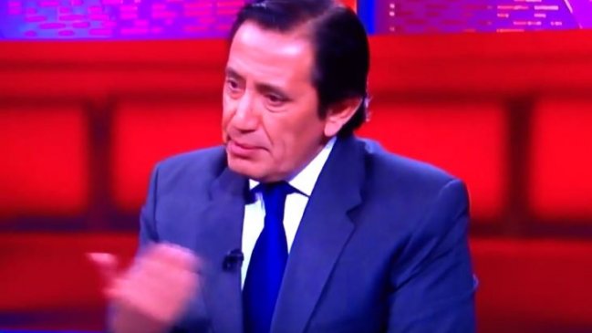 Emblemático conductor de noticias de Canal 13 no sigue en su cargo