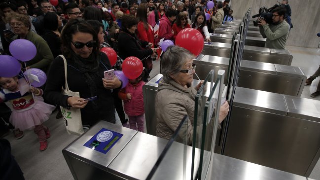 Abrió sus puertas: Usuarios celebran inicio de la Línea 6