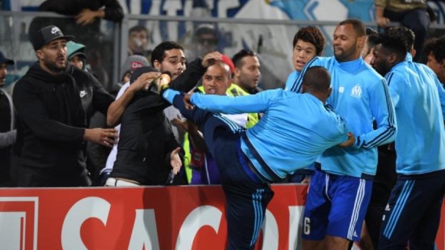 La patada de Evra a un hincha de Olympique de Marsella indigna a Francia