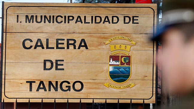 Hallan 30 autos robados en un aparcadero municipal, entre ellos un Jaguar y un Mercedes