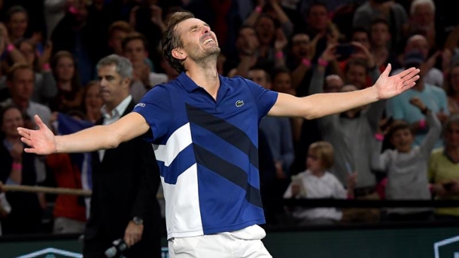 Julien Benneteau sorprendió a Marin Cilic y jugará semifinales en París-Bercy