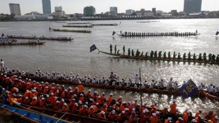   Tradicional Festival del Agua se realiza en Camboya 