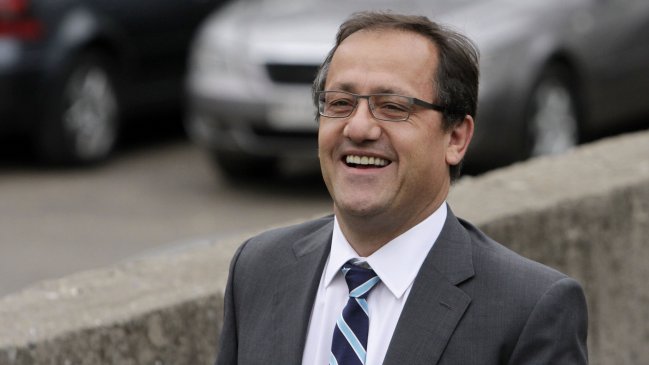 Ex ministro de Piñera: Su candidatura es muy conservadora