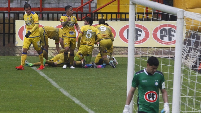 Everton doblegó en la agonía a Huachipato y sigue en la lucha por el título