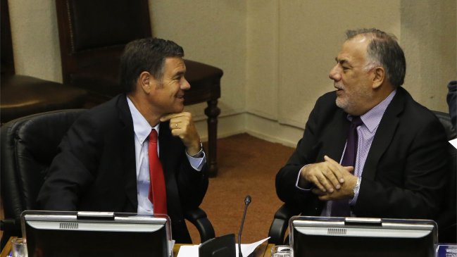 Críticas a senador Ossandón en Chile Vamos tras video de apoyo a Osvaldo Andrade