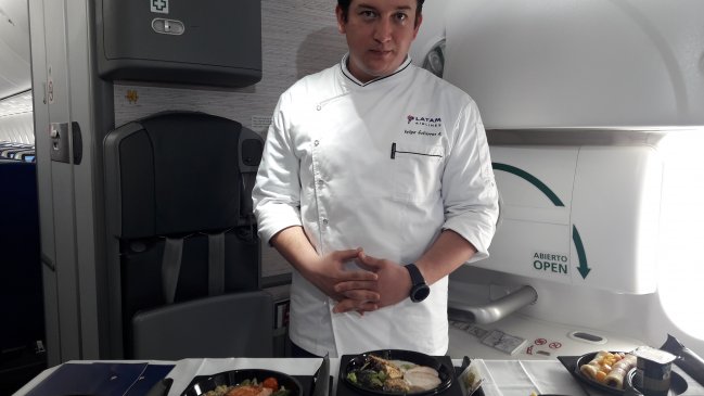 Línea aérea implementa sistema de comida gourmet en económica