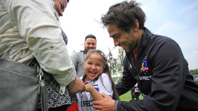 Amylee, la niña embajadora de la Teletón 2017, visitó a Colo Colo en el Estadio Monumental