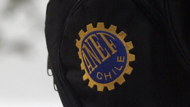 ANEF: Piñera amenaza con despedir 20 mil funcionarios para financiar su programa