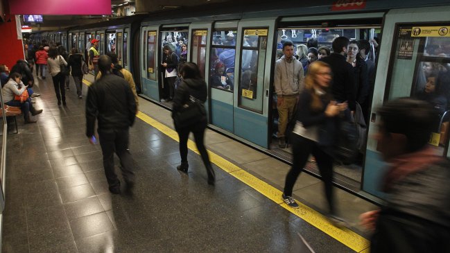 La dramática denuncia de una joven por sujeto que se masturbó frente a ella en el Metro de Santiago
