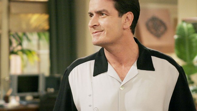 Acusan a Charlie Sheen de abusar sexualmente de niño de 13 años