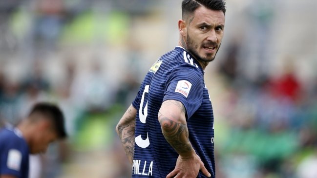 La U se comprometió a pagar la cámara destrozada por Pinilla