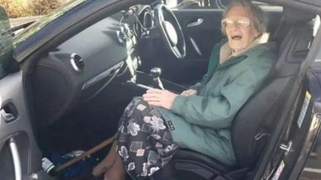Anciana de 107 años fue multada por demorarse mucho en volver a su auto