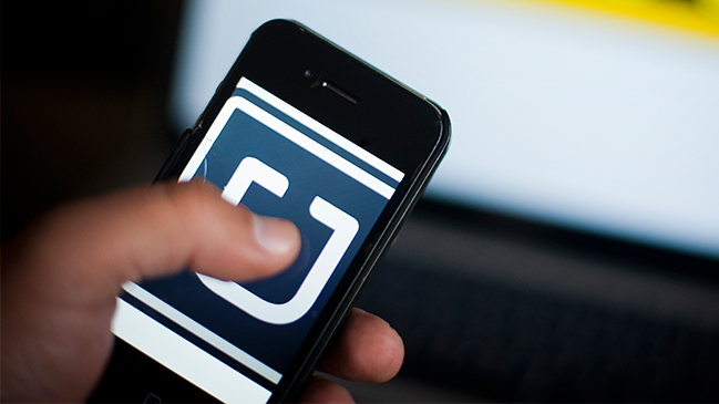 Tribunal de Reino Unido obliga a Uber a pagar sueldo mínimo y dar vacaciones a sus conductores