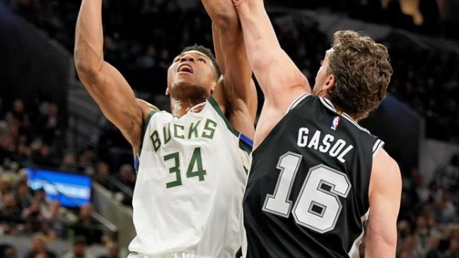 Milwaukee Bucks derrotó a San Antonio Spurs con un inspirado Giannis Antetokounmpo