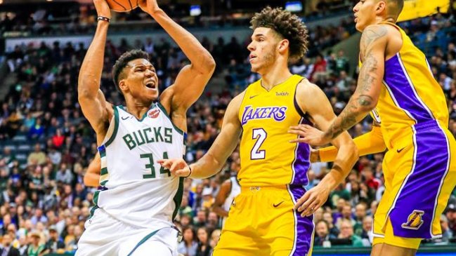 Lonzo Ball es el jugador más joven en lograr un triple-doble en la NBA