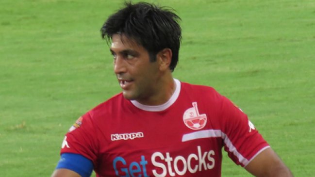 Estrella del fútbol israelí casi muere por culpa de un pelotazo en el pecho