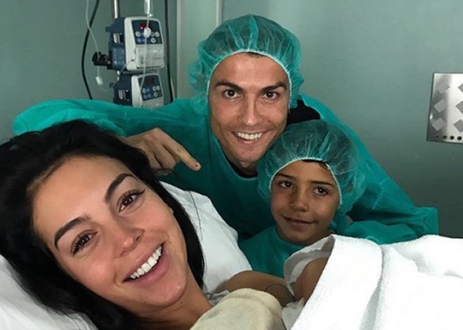 Cristiano Ronaldo feliz: Nació su hija