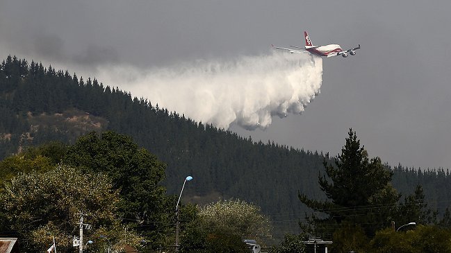Conaf: Habrá contratos para traer el SuperTanker a llamado, si se requiere