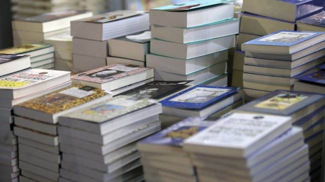 Usuarios reclaman contra librería que vendió libros demasiado baratos