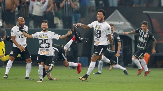 Corinthians doblegó a Fluminense y se coronó en el Brasileirao a tres fechas del final