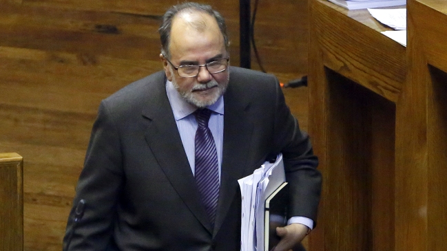 Ministro de Economía: Cámara de Comercio no tiene derecho de llevar nuevo Sernac al TC