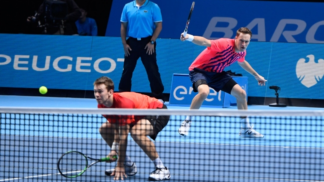 Los defensores del título del Masters de dobles avanzaron a semifinales