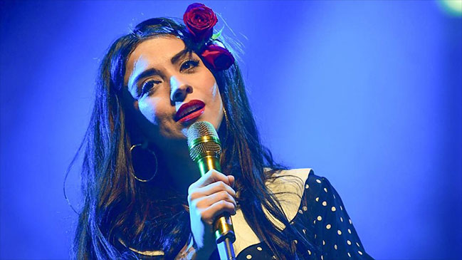 Presidenta Michelle Bachelet felicitó a Mon Laferte por su Grammy Latino
