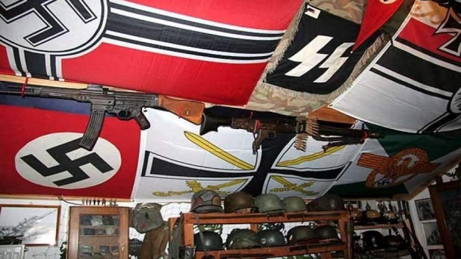 Tribunal alemán autoriza expulsar a agente de la Policía con tatuajes neonazis