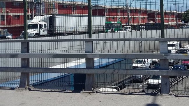 Gran congestión en Autopista Central por derrame de ácido acético