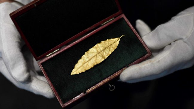 Hoja de oro de la corona de Napoleón fue vendida en 500 mil euros
