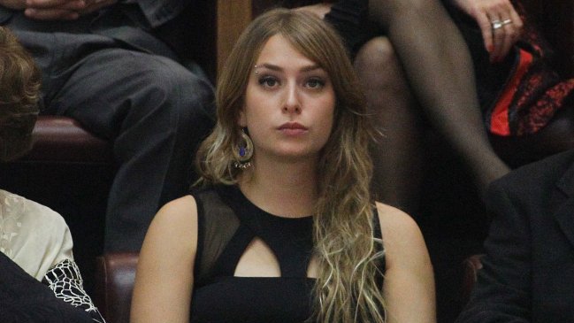 Hija de Michelle Bachelet sorprendió con su postura política