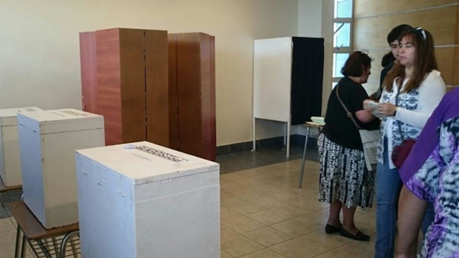 Calama: Largas filas obligaron a habilitar clóset como cámara secreta