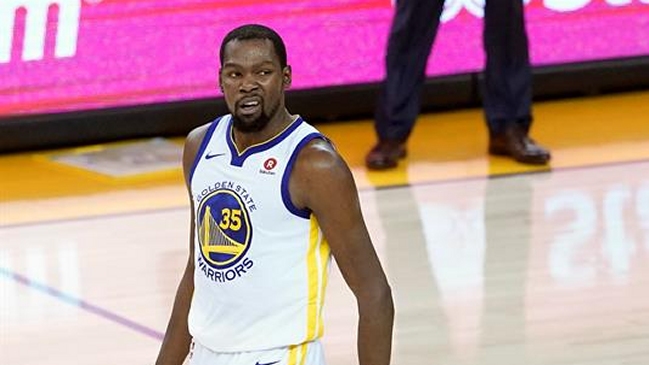 Kevin Durant sufrió un esguince ante Philadelphia 76ers y será baja en Golden State Warriors