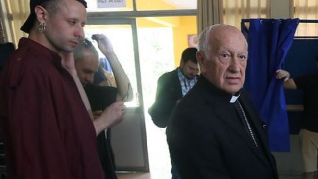 Habla el transformista que votó detrás de Ezzati y se viralizó