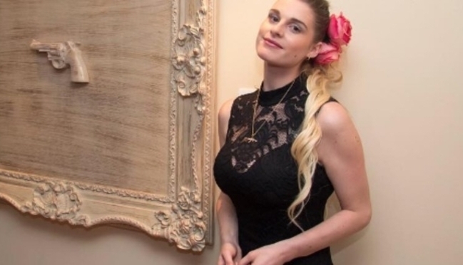 Tanza Varela ahora es artista plástica y firma sus notas con sangre