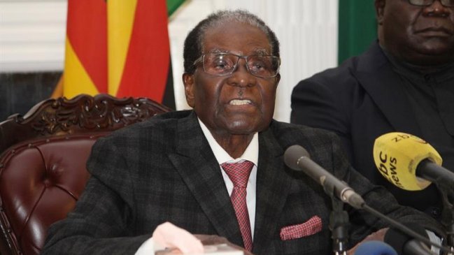 Partido de Mugabe someterá su continuidad a moción de censura parlamentaria