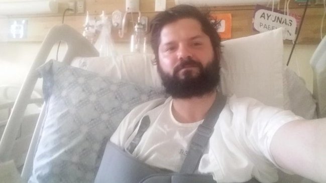 Gabriel Boric deberá ser operado por una fractura en su clavícula