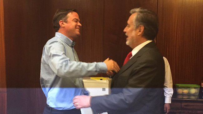 Alejandro Guillier se juntó con los diputados de la DC y fue vitoreado