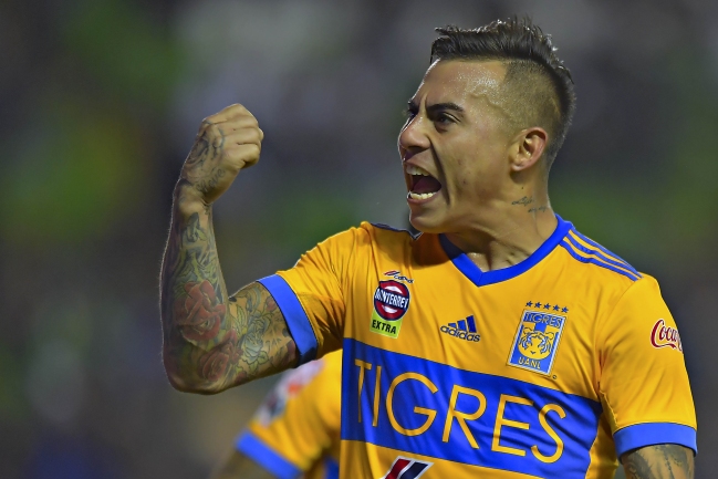 Eduardo Vargas dejó con vida a Tigres en los play-offs mexicanos