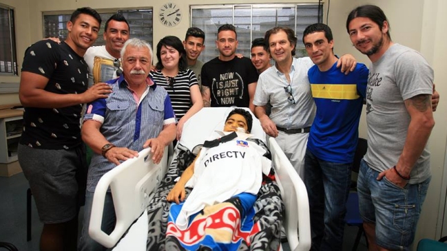 Plantel de Colo Colo realizó emotiva visita a pequeño hincha trasplantado de hígado
