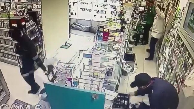 Carabineros detuvo a dos personas tras asalto a farmacia en Ñuñoa