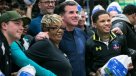 Protegido de Floyd Mayweather se luce con vestimenta de Colo Colo en evento público