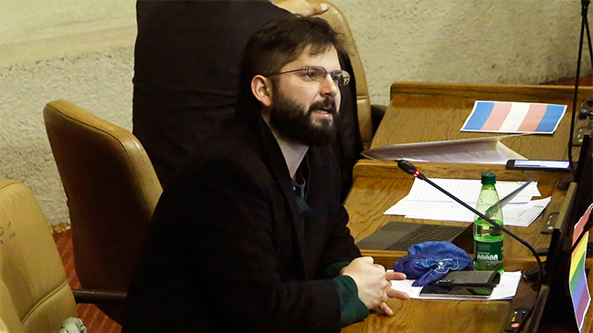 Boric: Piñera significa un retroceso, pero no es claro que Guillier sea un avance