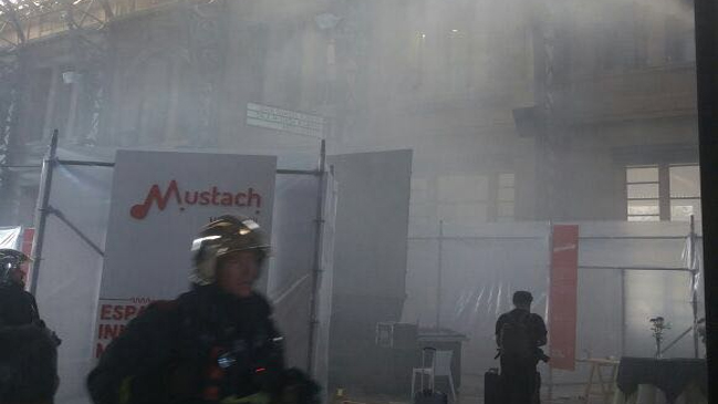 Incendio en Estación Mapocho moviliza a Bomberos